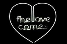 Logo para The Love Comes Logo para The Love Comes