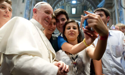 El legado digital del papa Francisco: un pontífice que transformó las redes sociales en púlpitos del siglo XXI