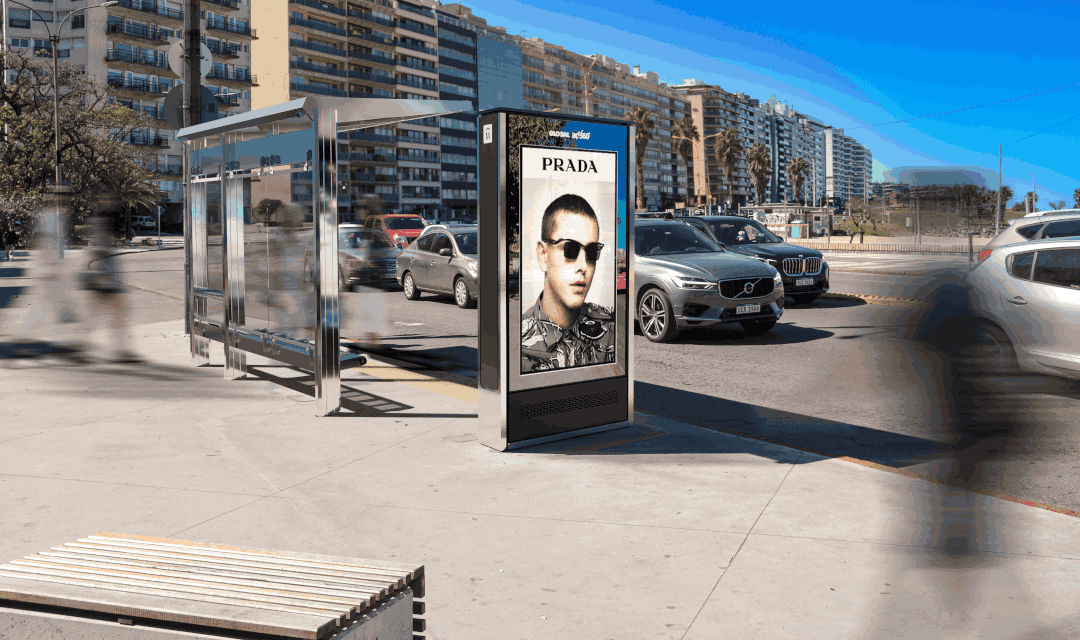 Montevideo revoluciona su mobiliario urbano con modernos y accesibles refugios de Global Vía Pública y Ad-360