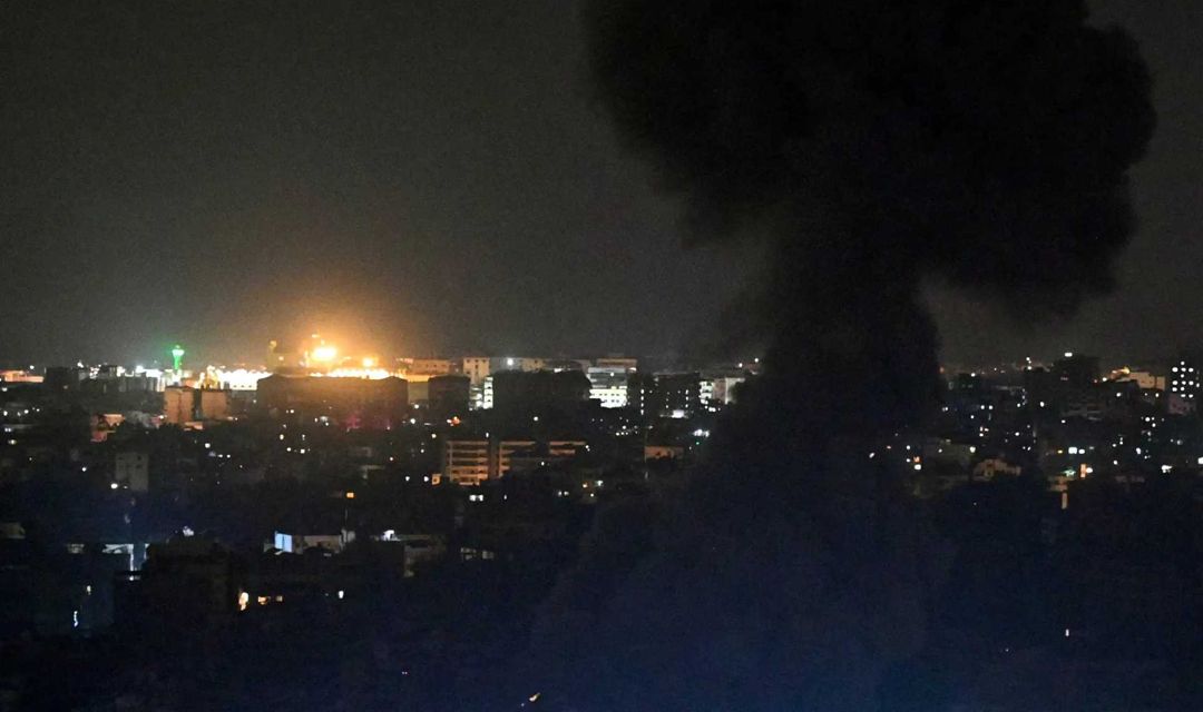 Parte de guerra del 12 de marzo de 2026: los ataques iraníes disparan el precio del crudo